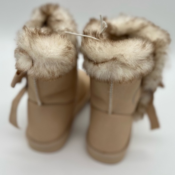 NWT K KomForme Kid's Boots Warm Fur Lined With Ribbon Tan Winter size 2 - Picture 6 of 6